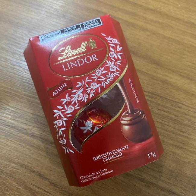 Bombom ao leite Lindor