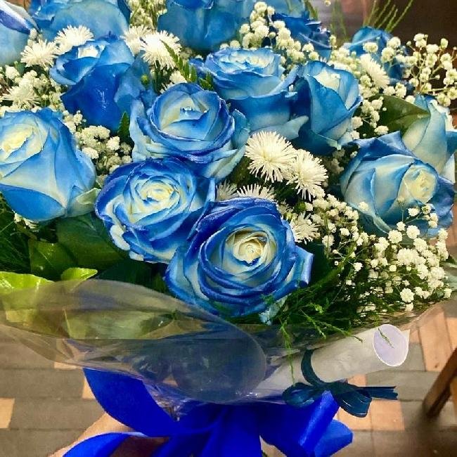 Buquê 18 Rosas Tingidas de Azul